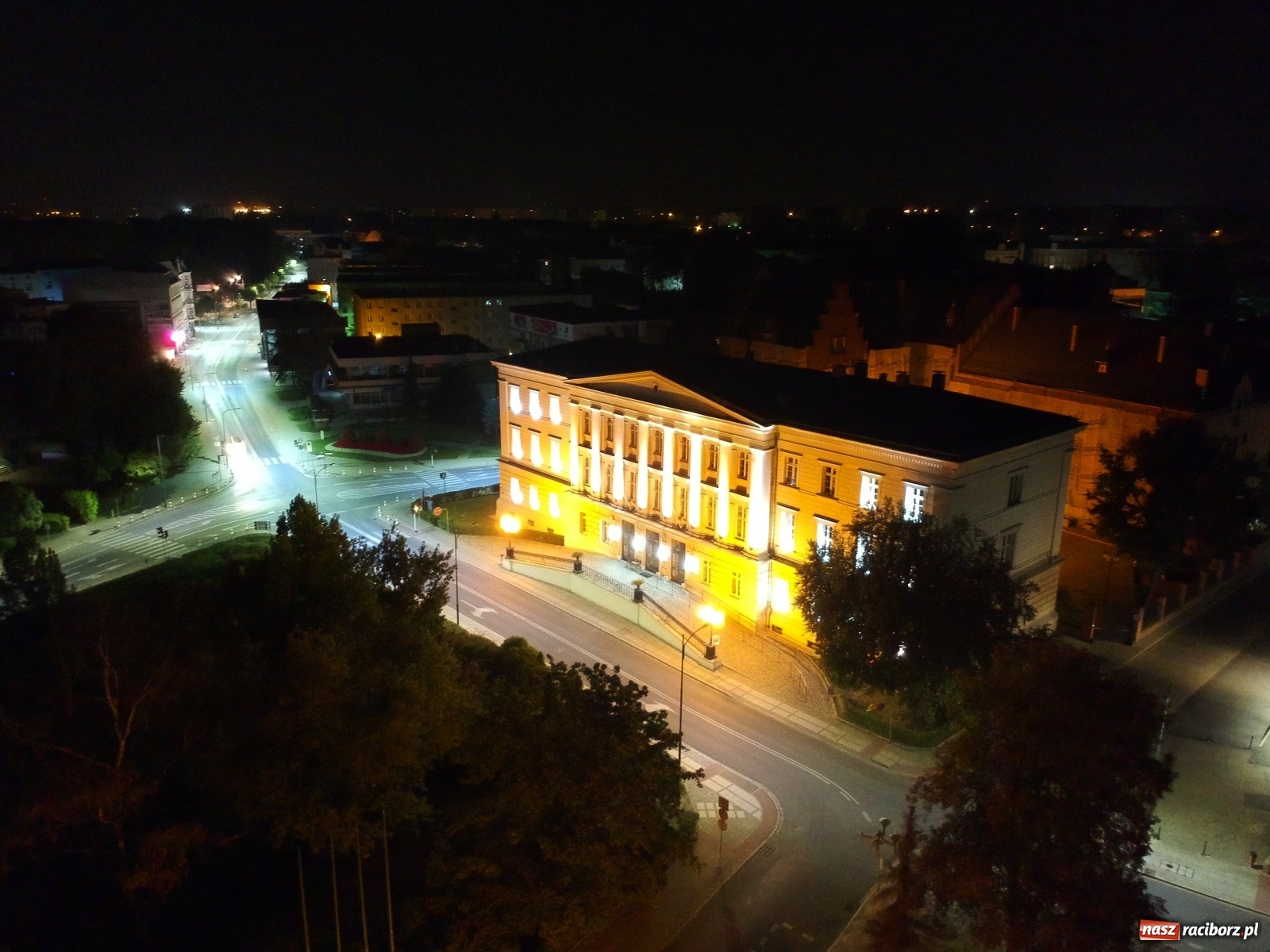 Zdjęcie w galerii na portalu naszraciborz.pl: Racibórz nocą. Zobacz zdjęcia z lotu ptaka [FOTO] wiadomości z regionu