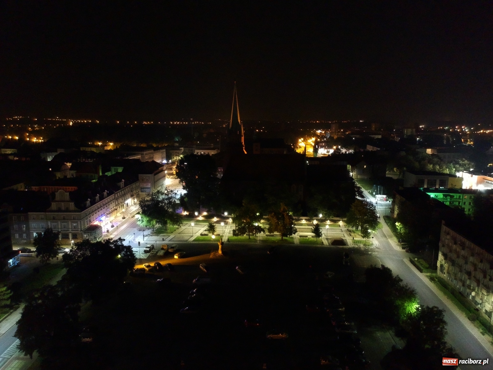 Zdjęcie w galerii na portalu naszraciborz.pl: Racibórz nocą. Zobacz zdjęcia z lotu ptaka [FOTO] wiadomości z regionu