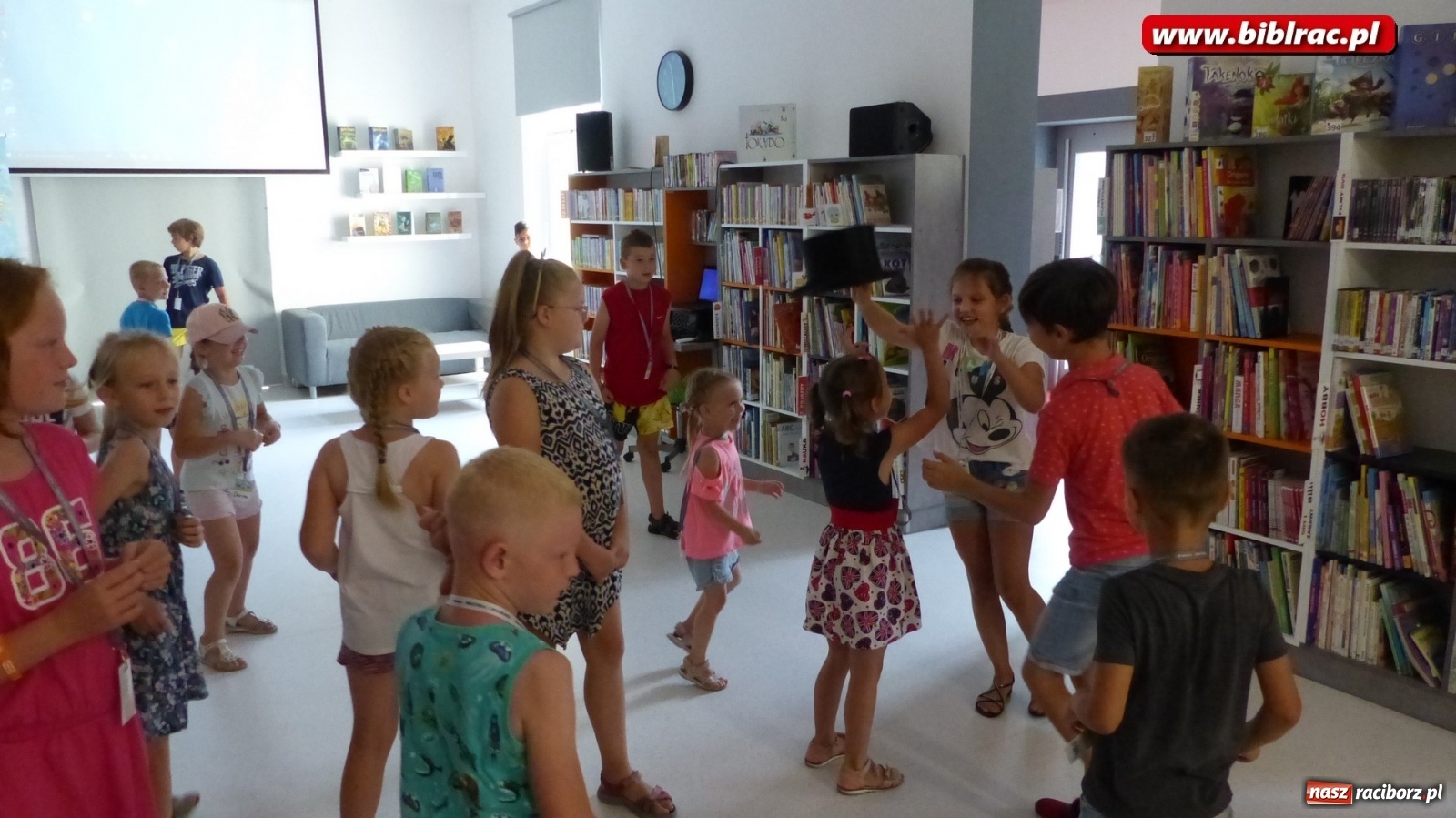 Zdjęcie w galerii na portalu naszraciborz.pl: Zażyjmy sobie piegów! Akademia Pana Kleksa w bibliotece [FOTO] wiadomości z regionu