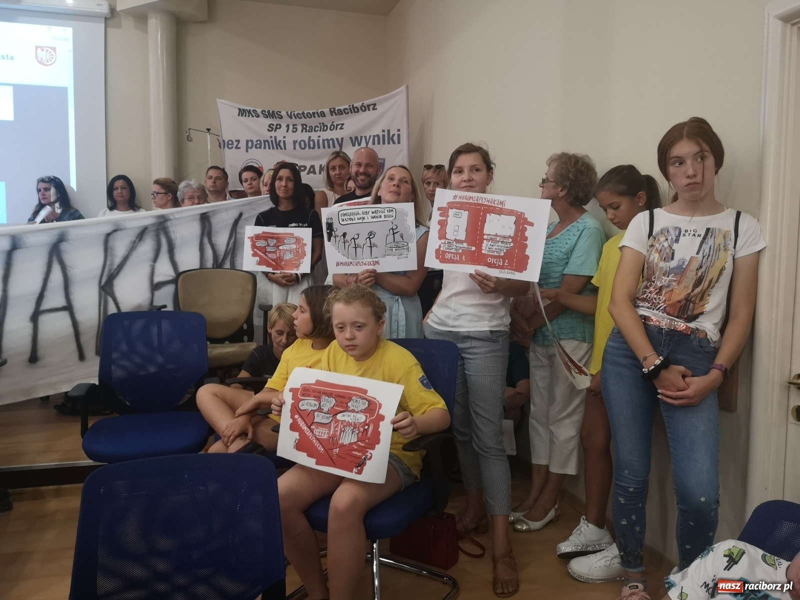 Zdjęcie w galerii na portalu naszraciborz.pl: Koalicja w mieście wykiwana w grze o SP 15. Posłanka Lenartowicz zabrała głos w imieniu rodziców  wiadomości z regionu