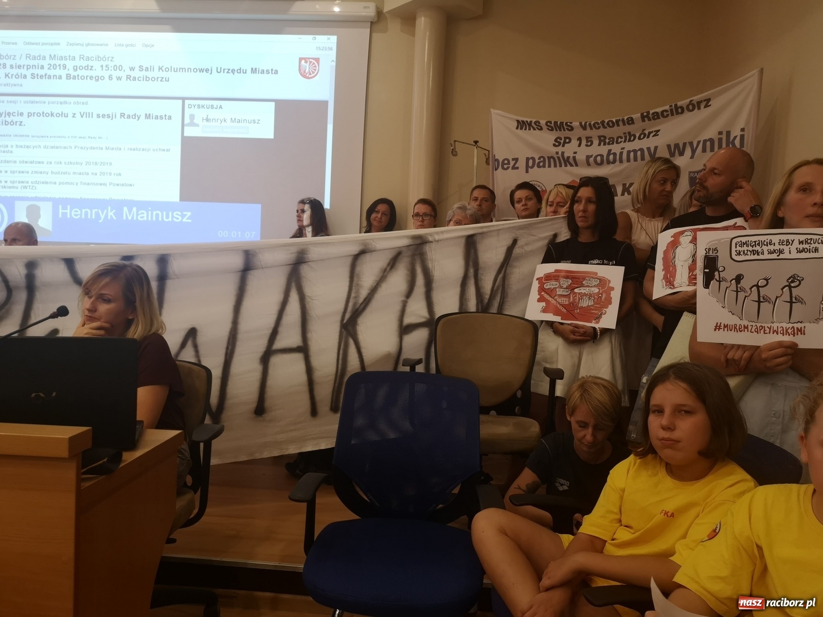 Zdjęcie w galerii na portalu naszraciborz.pl: Koalicja w mieście wykiwana w grze o SP 15. Posłanka Lenartowicz zabrała głos w imieniu rodziców  wiadomości z regionu