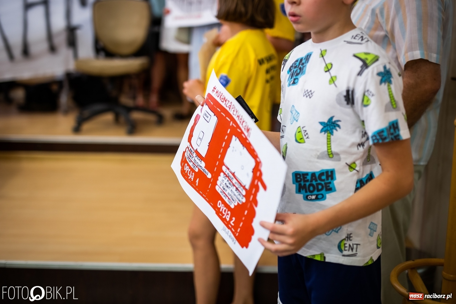 Zdjęcie w galerii na portalu naszraciborz.pl: Rodzice przyszli na sesję, ale długo poczekają [LIVE] wiadomości z regionu