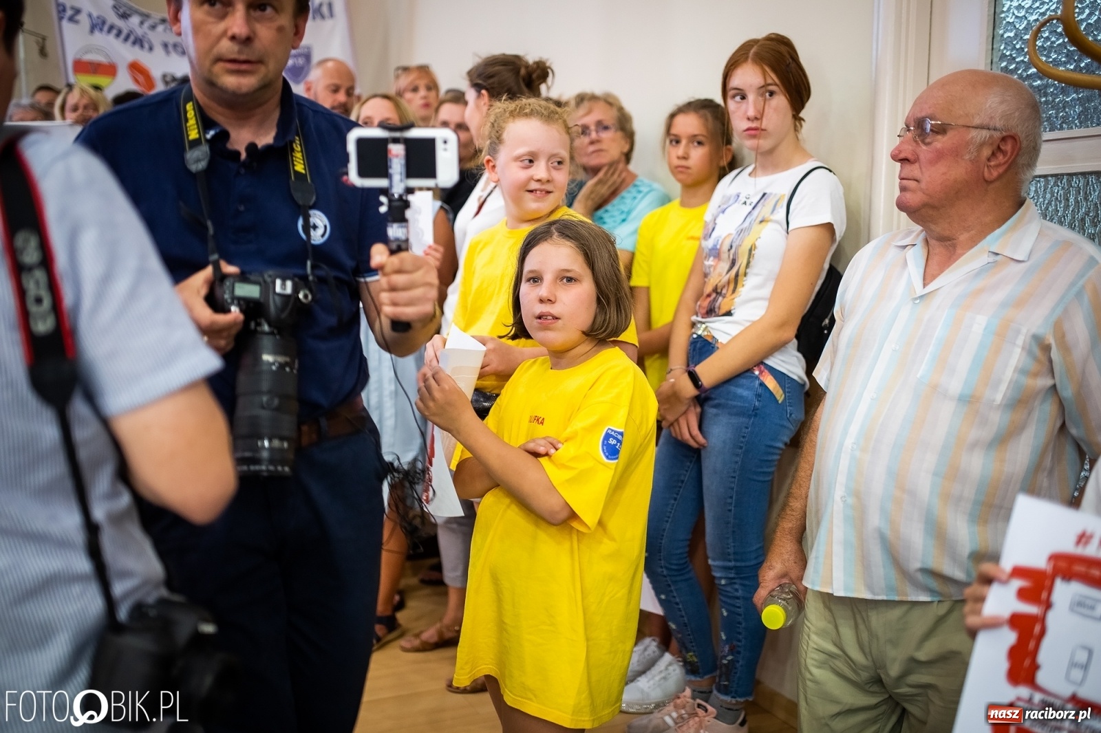 Zdjęcie w galerii na portalu naszraciborz.pl: Rodzice przyszli na sesję, ale długo poczekają [LIVE] wiadomości z regionu