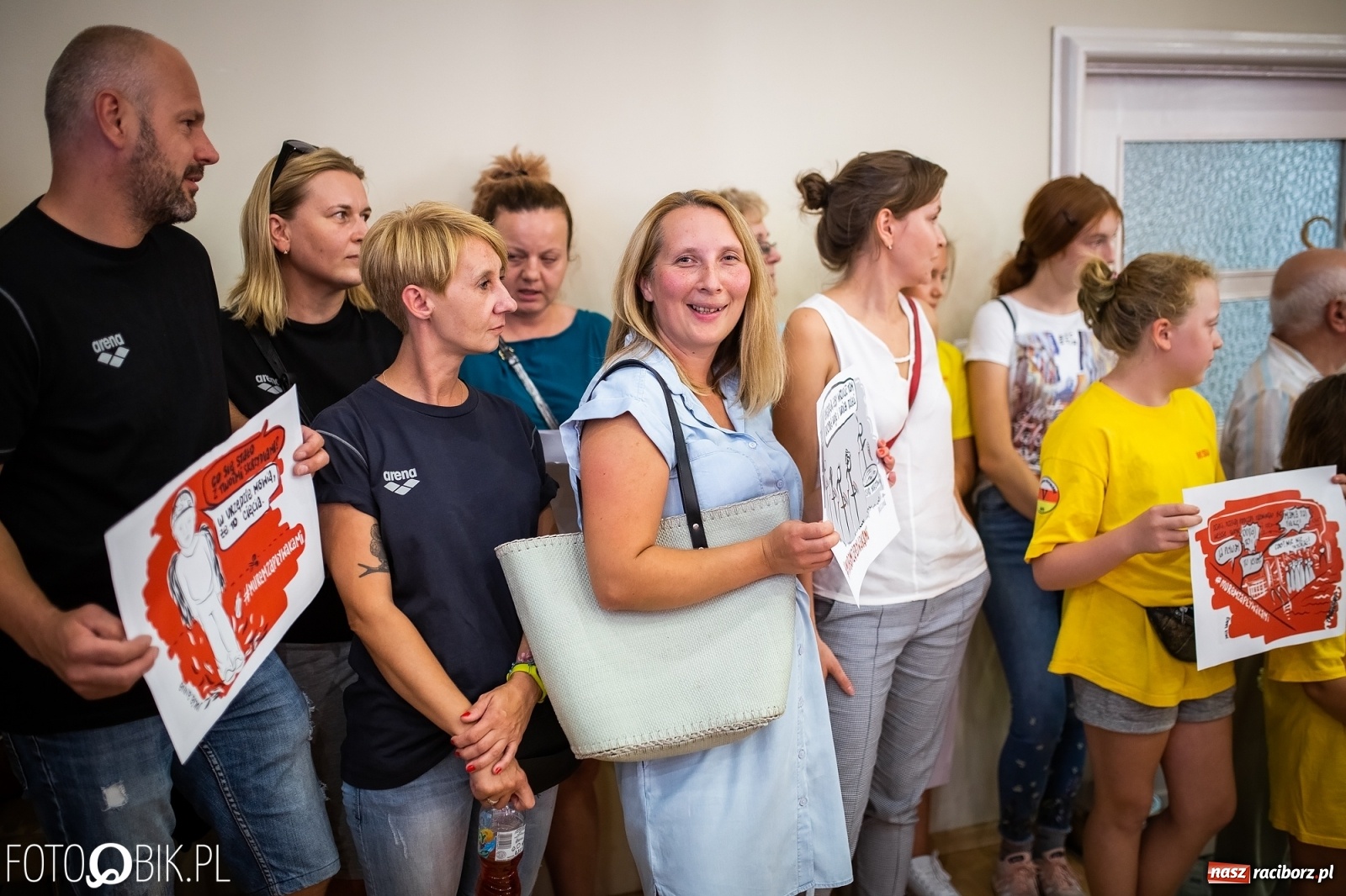 Zdjęcie w galerii na portalu naszraciborz.pl: Rodzice przyszli na sesję, ale długo poczekają [LIVE] wiadomości z regionu