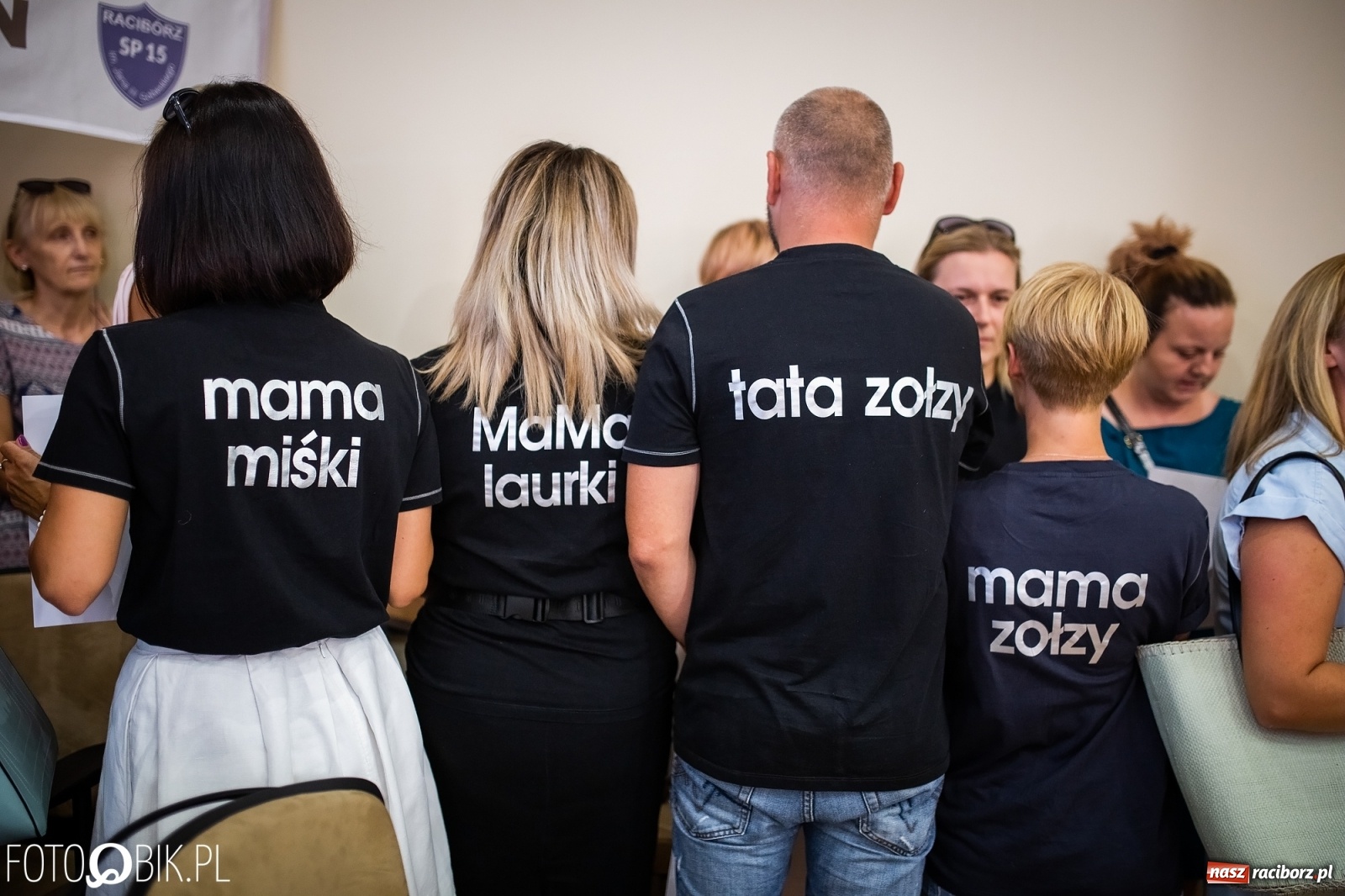 Zdjęcie w galerii na portalu naszraciborz.pl: Rodzice przyszli na sesję, ale długo poczekają [LIVE] wiadomości z regionu