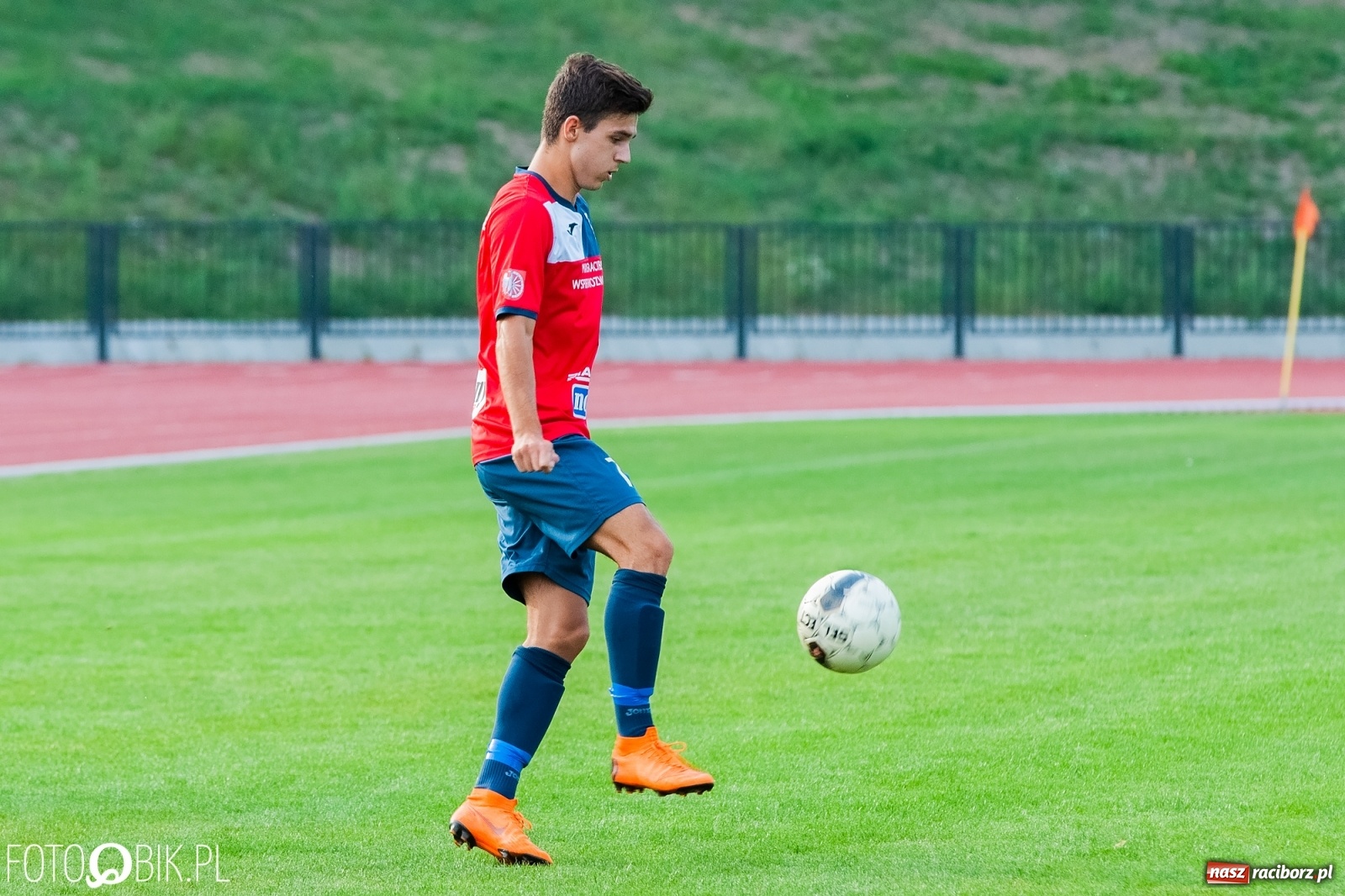 Zdjęcie w galerii na portalu naszraciborz.pl: Sytuacji bez liku, a gol tylko jeden. Kolejny remis raciborskiej Unii [FOTO] wiadomości z regionu