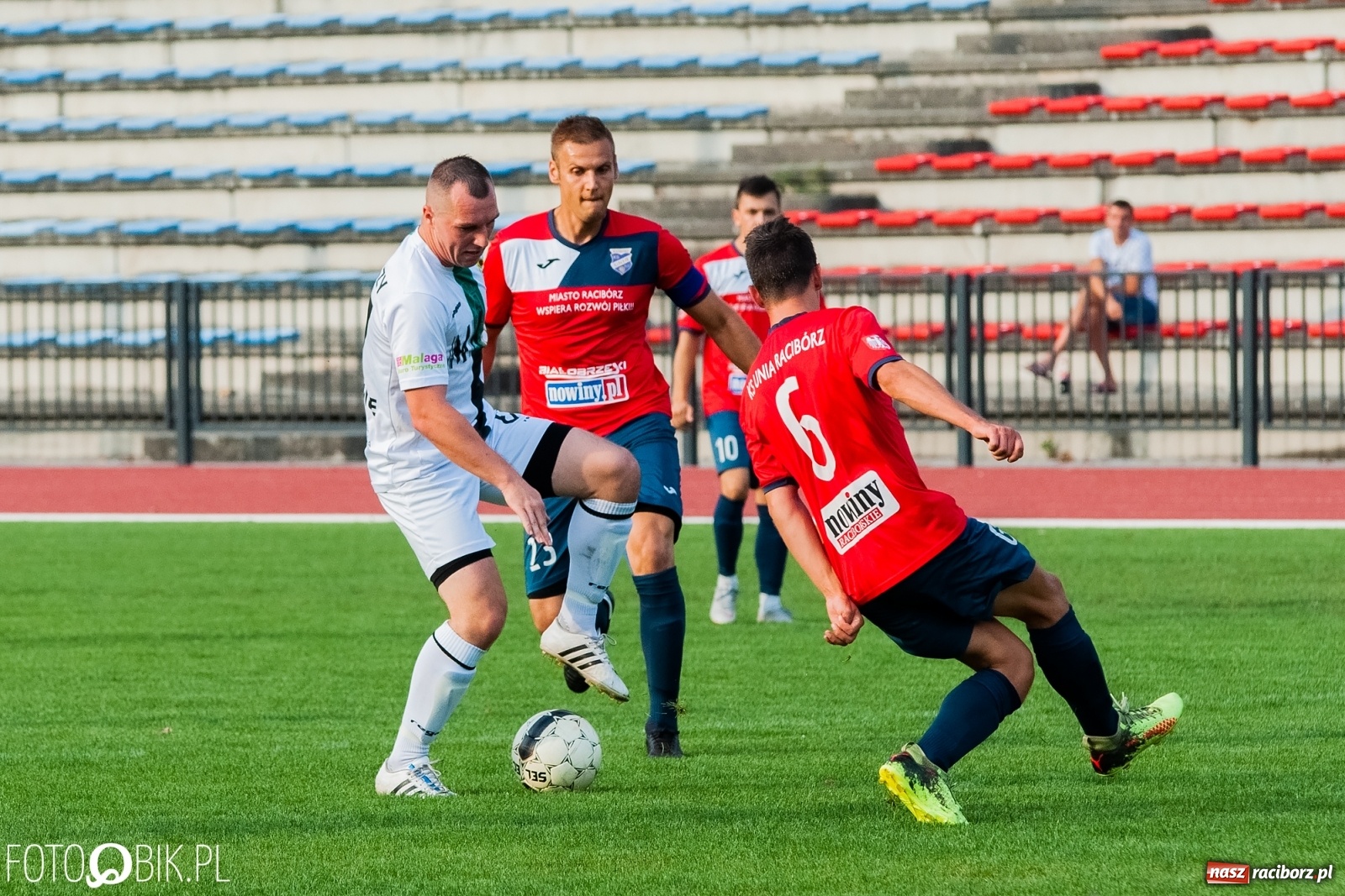 Zdjęcie w galerii na portalu naszraciborz.pl: Sytuacji bez liku, a gol tylko jeden. Kolejny remis raciborskiej Unii [FOTO] wiadomości z regionu