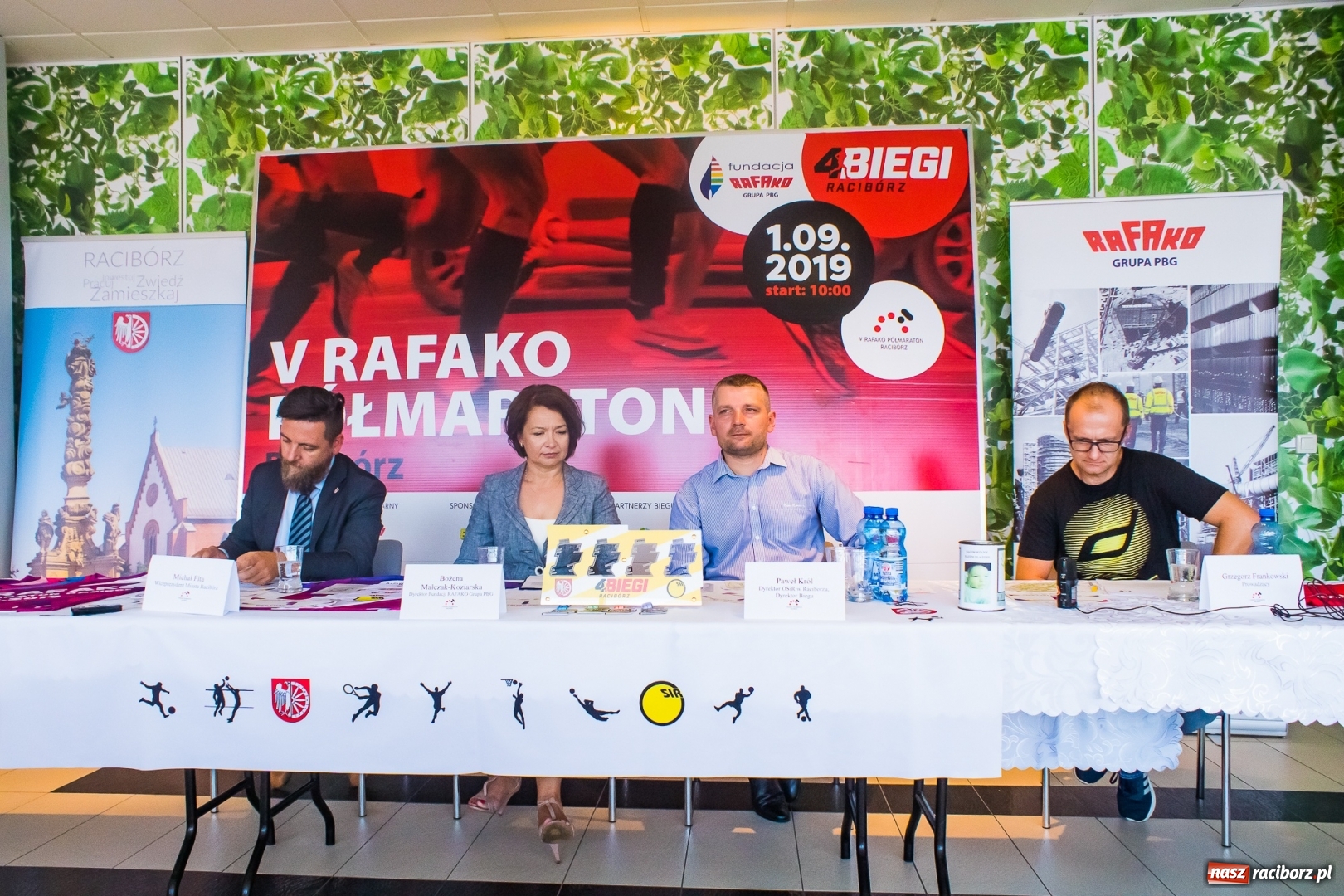 Zdjęcie w galerii na portalu naszraciborz.pl: Zaprezentowano koszulkę oraz medal V Rafako Półmaratonu Racibórz [FOTO i WIDEO] wiadomości z regionu