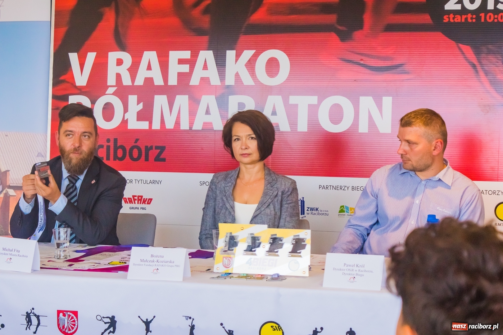 Zdjęcie w galerii na portalu naszraciborz.pl: Zaprezentowano koszulkę oraz medal V Rafako Półmaratonu Racibórz [FOTO i WIDEO] wiadomości z regionu