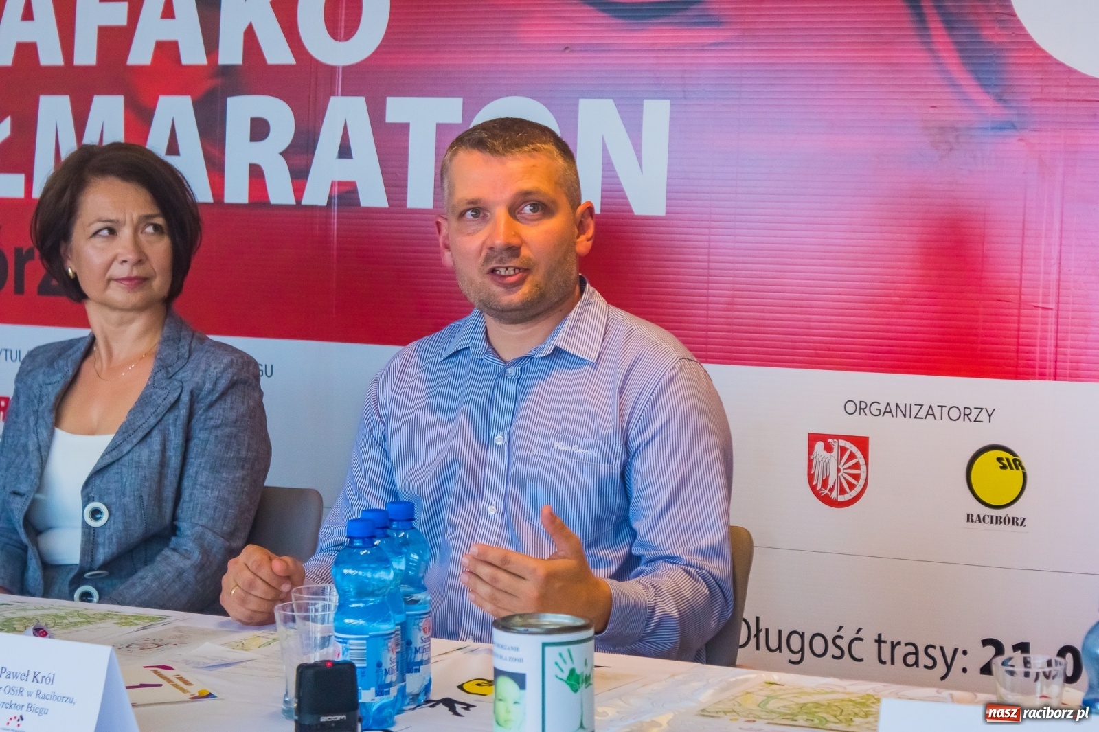 Zdjęcie w galerii na portalu naszraciborz.pl: Zaprezentowano koszulkę oraz medal V Rafako Półmaratonu Racibórz [FOTO i WIDEO] wiadomości z regionu