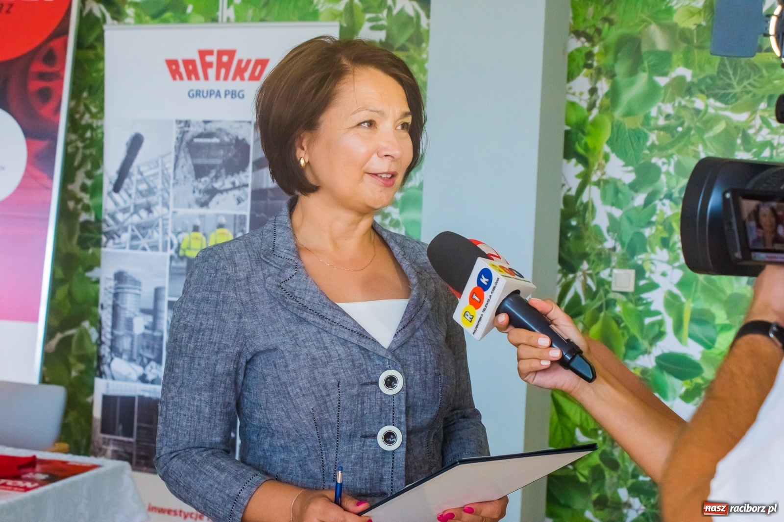 Zdjęcie w galerii na portalu naszraciborz.pl: Zaprezentowano koszulkę oraz medal V Rafako Półmaratonu Racibórz [FOTO i WIDEO] wiadomości z regionu