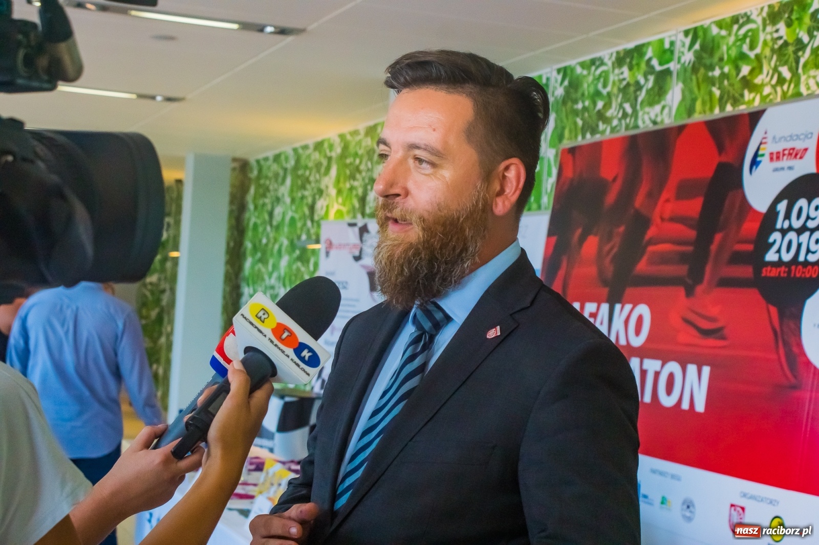 Zdjęcie w galerii na portalu naszraciborz.pl: Zaprezentowano koszulkę oraz medal V Rafako Półmaratonu Racibórz [FOTO i WIDEO] wiadomości z regionu