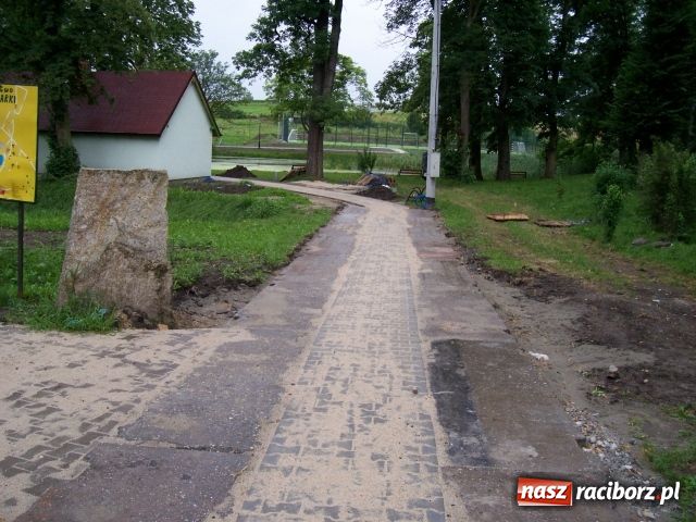 Zdjęcie w galerii na portalu naszraciborz.pl: Krowiarki mają nowoczesne boisko wiadomości z regionu