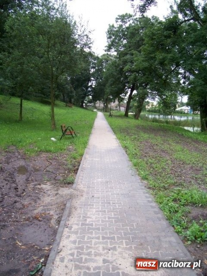 Zdjęcie w galerii na portalu naszraciborz.pl: Krowiarki mają nowoczesne boisko wiadomości z regionu