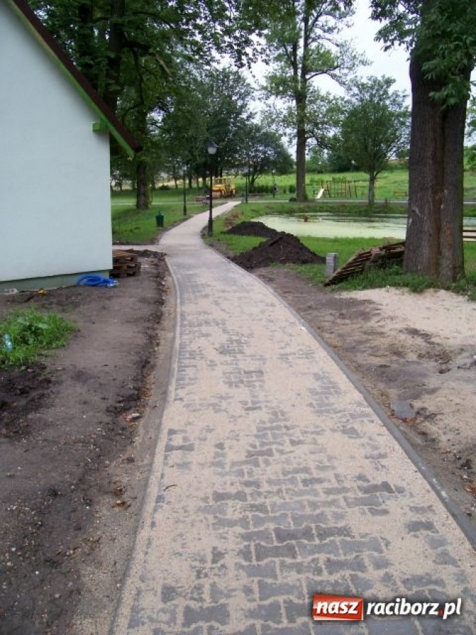 Zdjęcie w galerii na portalu naszraciborz.pl: Krowiarki mają nowoczesne boisko wiadomości z regionu