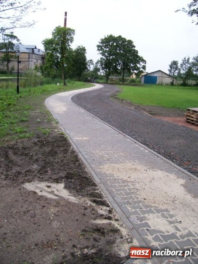 Zdjęcie w galerii na portalu naszraciborz.pl: Krowiarki mają nowoczesne boisko wiadomości z regionu