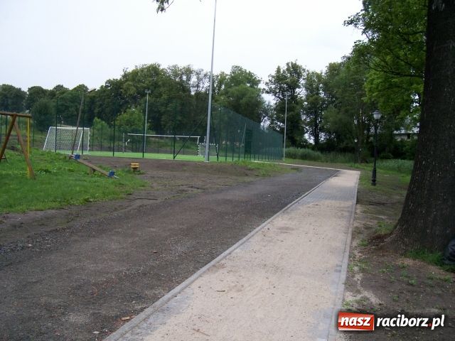 Zdjęcie w galerii na portalu naszraciborz.pl: Krowiarki mają nowoczesne boisko wiadomości z regionu