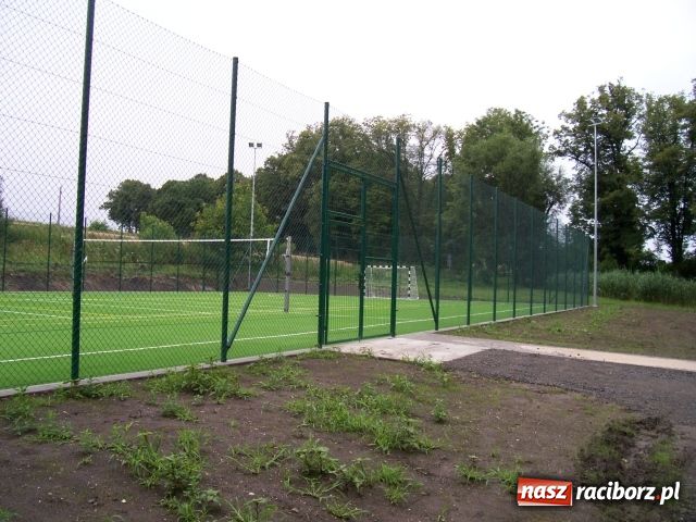 Zdjęcie w galerii na portalu naszraciborz.pl: Krowiarki mają nowoczesne boisko wiadomości z regionu