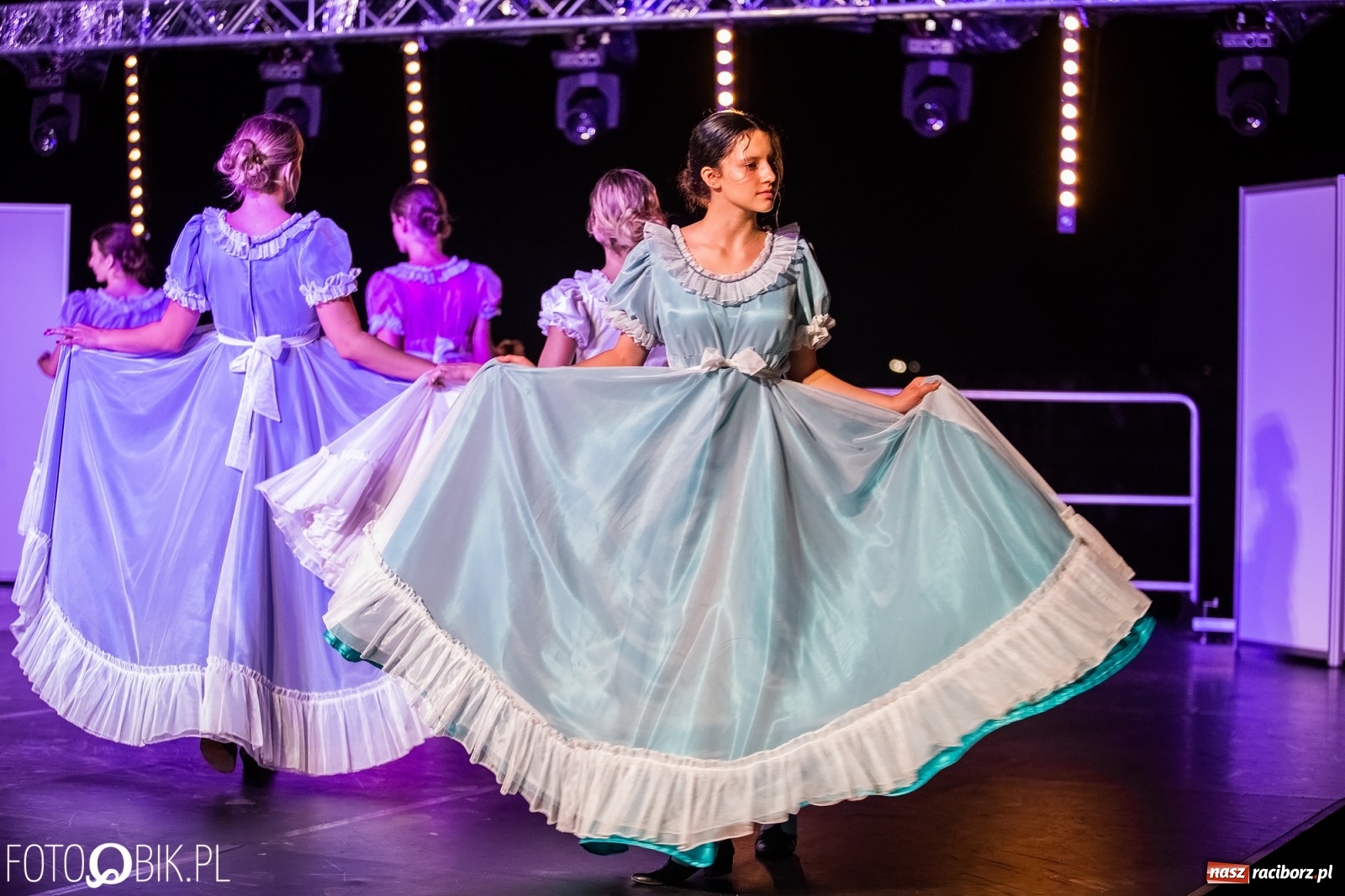 Zdjęcie w galerii na portalu naszraciborz.pl: Zaklęty łabędź zdobył Racibórz [FOTO]  wiadomości z regionu