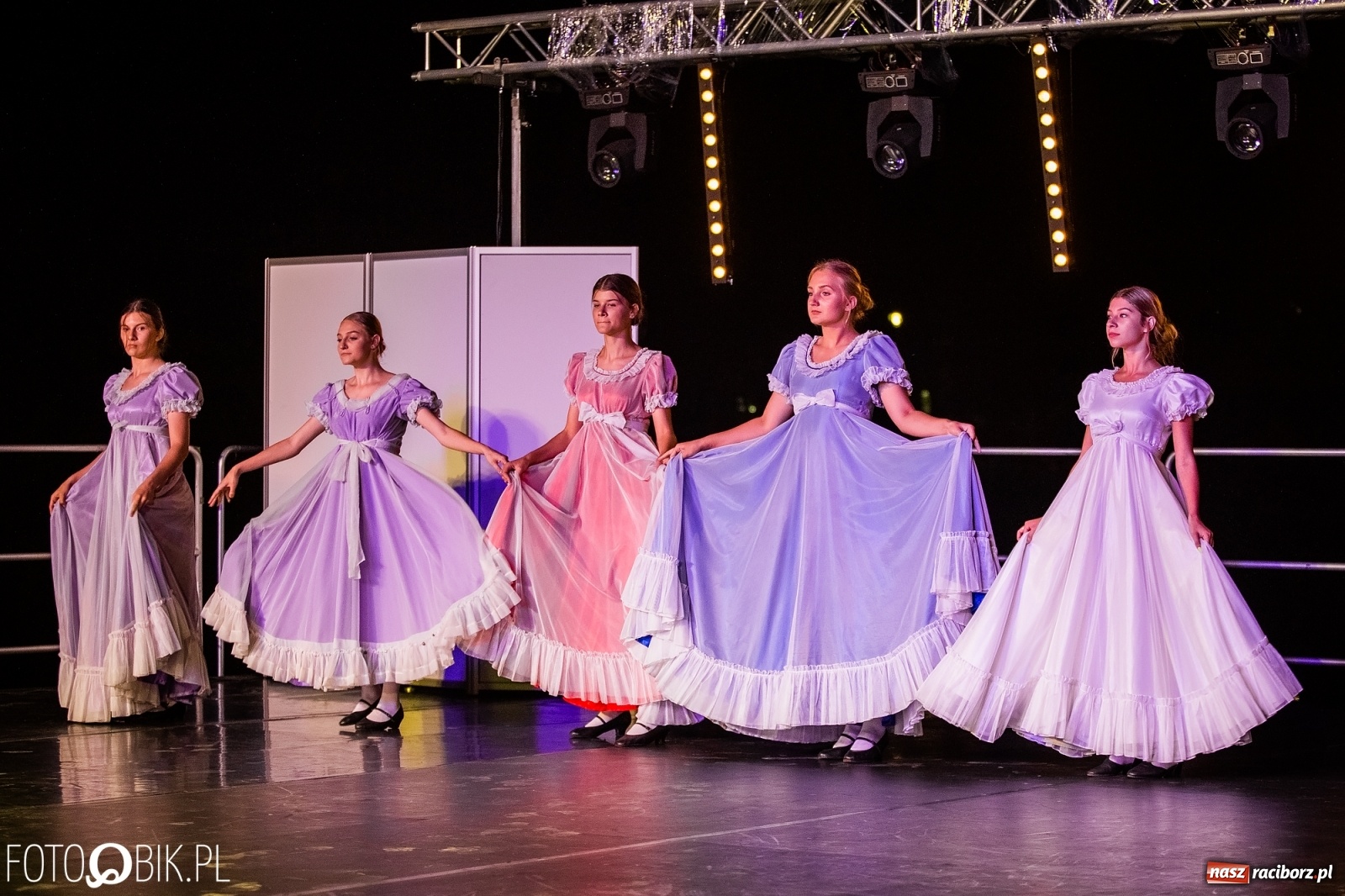 Zdjęcie w galerii na portalu naszraciborz.pl: Zaklęty łabędź zdobył Racibórz [FOTO]  wiadomości z regionu