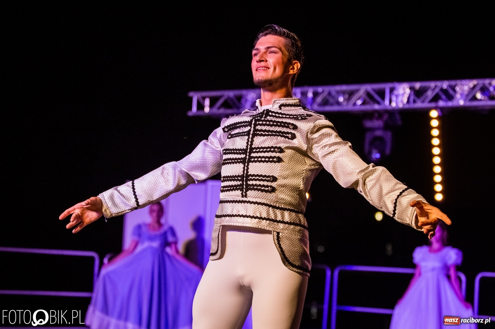 Zdjęcie w galerii na portalu naszraciborz.pl: Zaklęty łabędź zdobył Racibórz [FOTO]  wiadomości z regionu