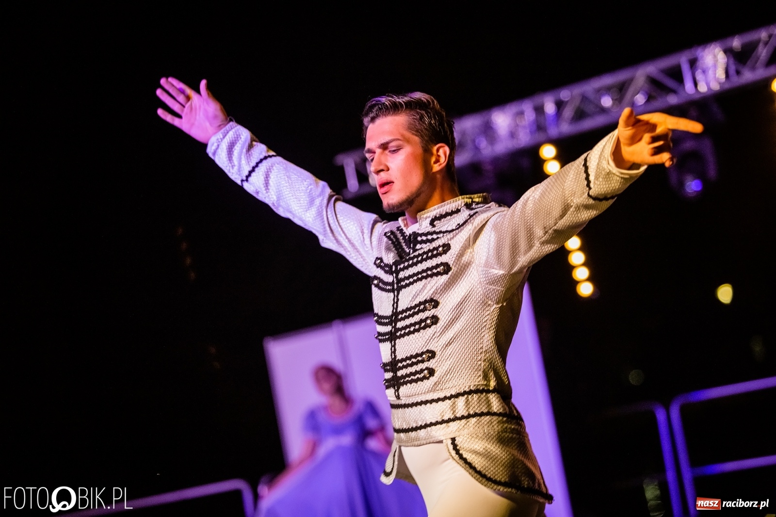 Zdjęcie w galerii na portalu naszraciborz.pl: Zaklęty łabędź zdobył Racibórz [FOTO]  wiadomości z regionu