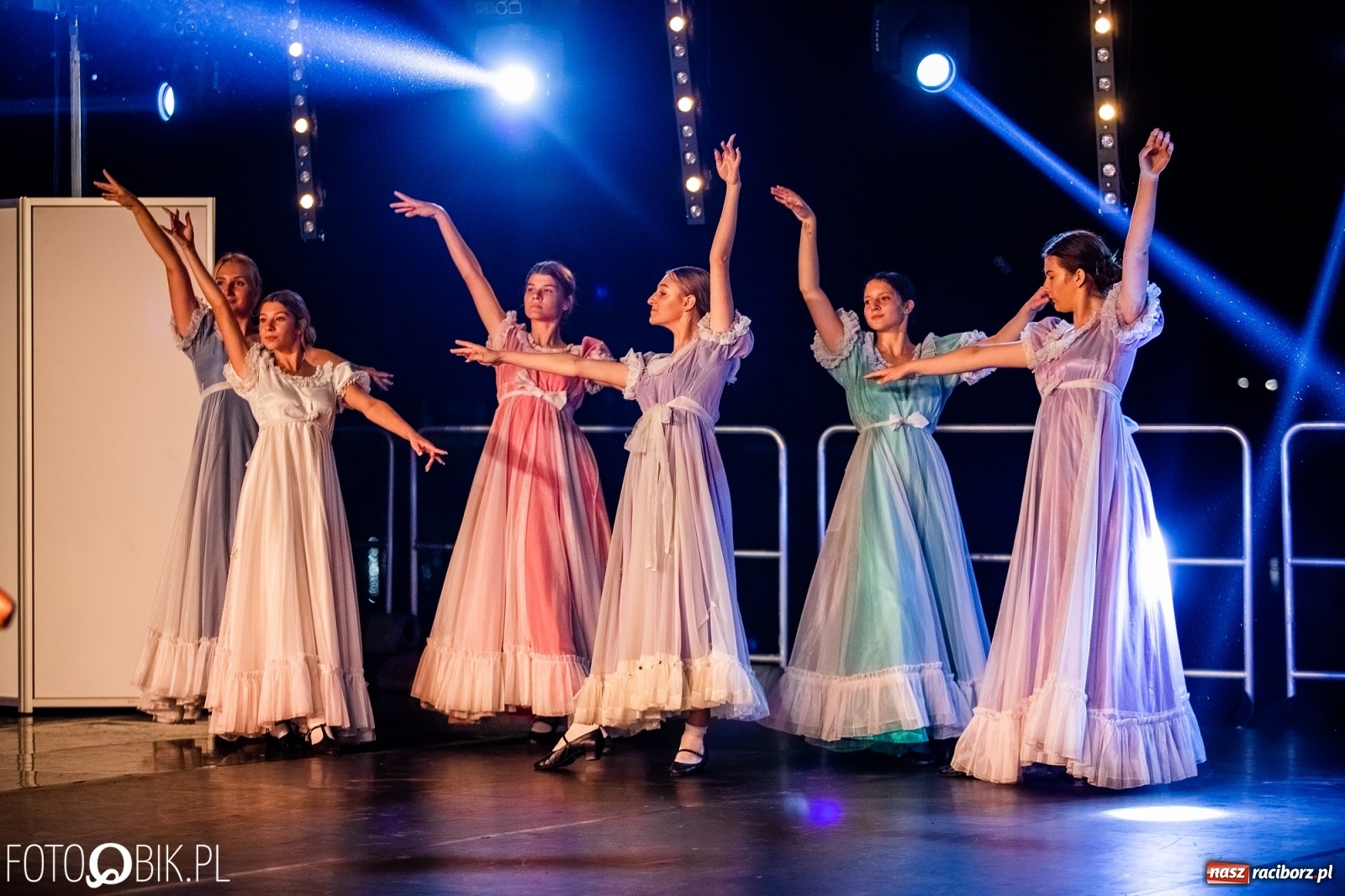 Zdjęcie w galerii na portalu naszraciborz.pl: Zaklęty łabędź zdobył Racibórz [FOTO]  wiadomości z regionu