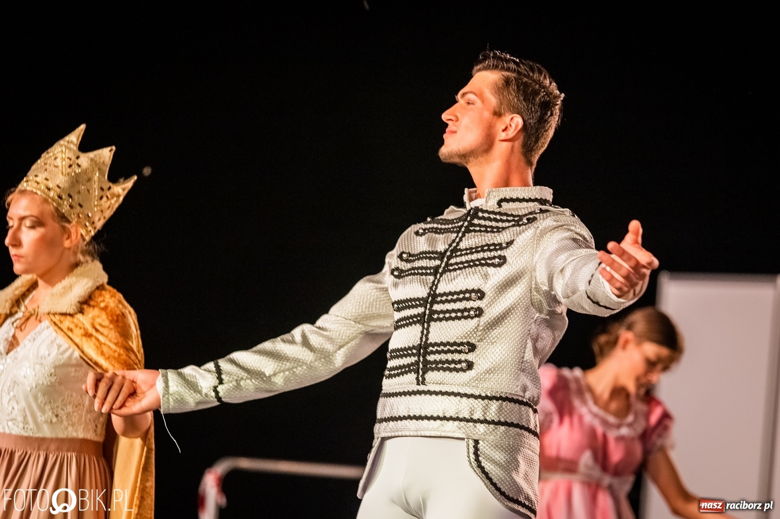 Zdjęcie w galerii na portalu naszraciborz.pl: Zaklęty łabędź zdobył Racibórz [FOTO]  wiadomości z regionu