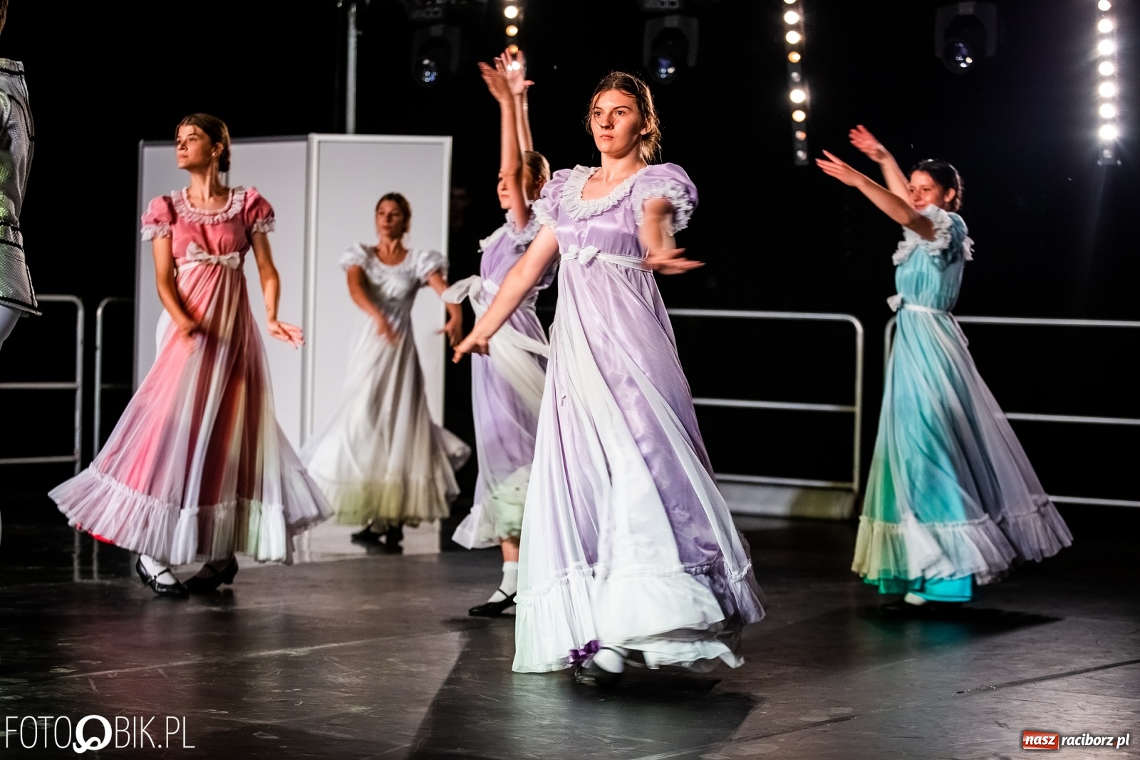 Zdjęcie w galerii na portalu naszraciborz.pl: Zaklęty łabędź zdobył Racibórz [FOTO]  wiadomości z regionu