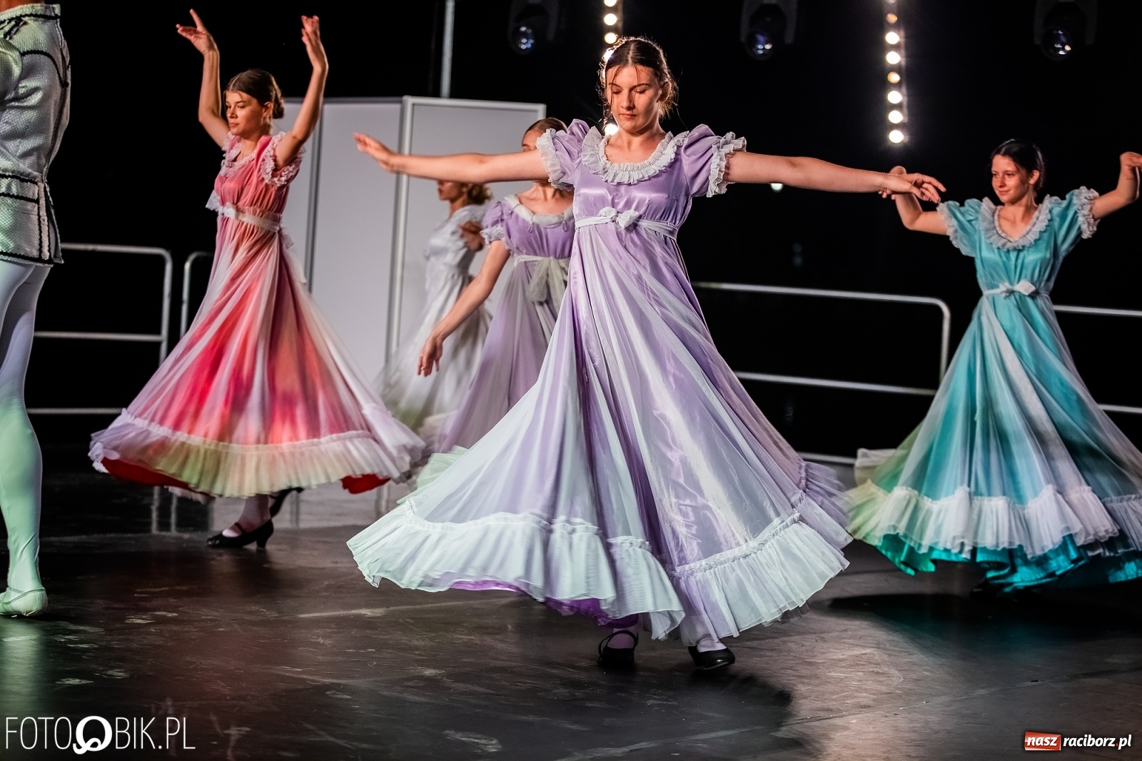 Zdjęcie w galerii na portalu naszraciborz.pl: Zaklęty łabędź zdobył Racibórz [FOTO]  wiadomości z regionu