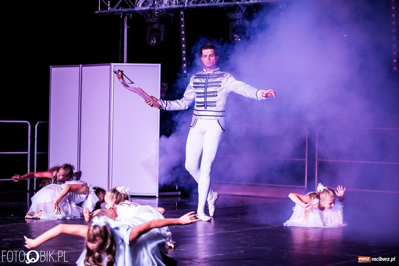 Zdjęcie w galerii na portalu naszraciborz.pl: Zaklęty łabędź zdobył Racibórz [FOTO]  wiadomości z regionu