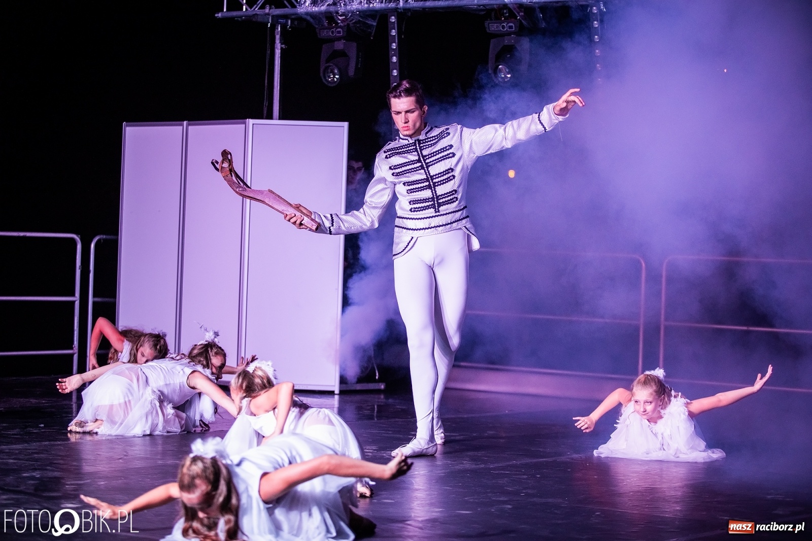 Zdjęcie w galerii na portalu naszraciborz.pl: Zaklęty łabędź zdobył Racibórz [FOTO]  wiadomości z regionu