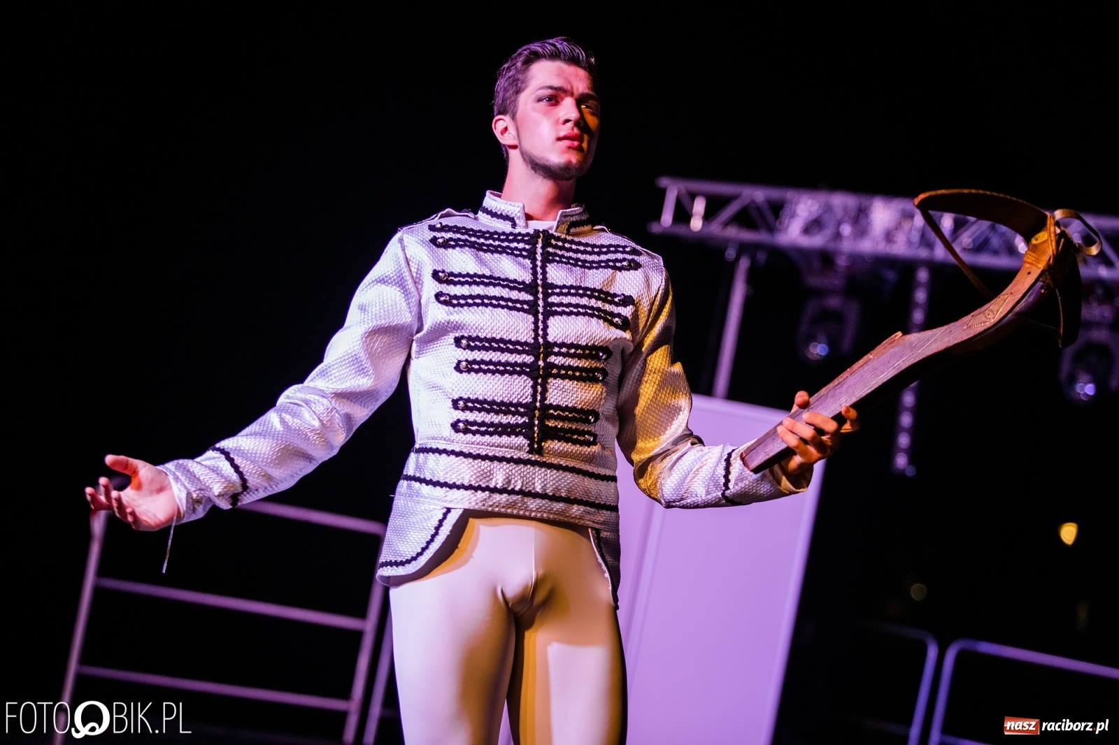 Zdjęcie w galerii na portalu naszraciborz.pl: Zaklęty łabędź zdobył Racibórz [FOTO]  wiadomości z regionu