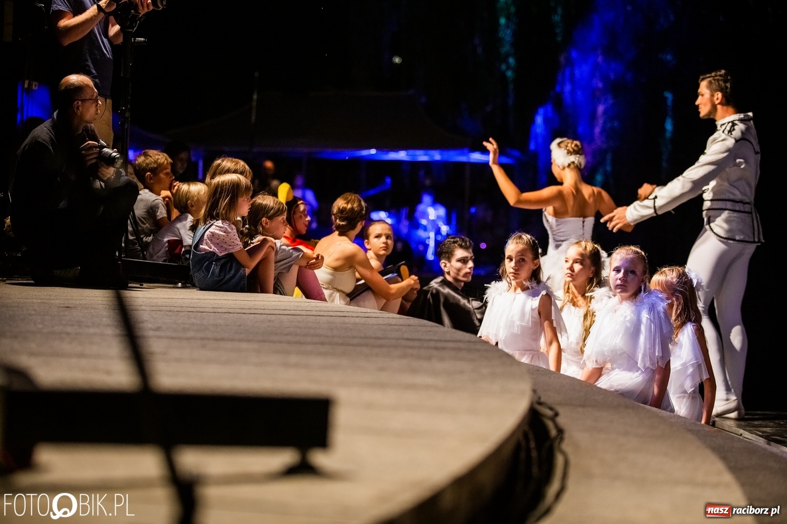 Zdjęcie w galerii na portalu naszraciborz.pl: Zaklęty łabędź zdobył Racibórz [FOTO]  wiadomości z regionu