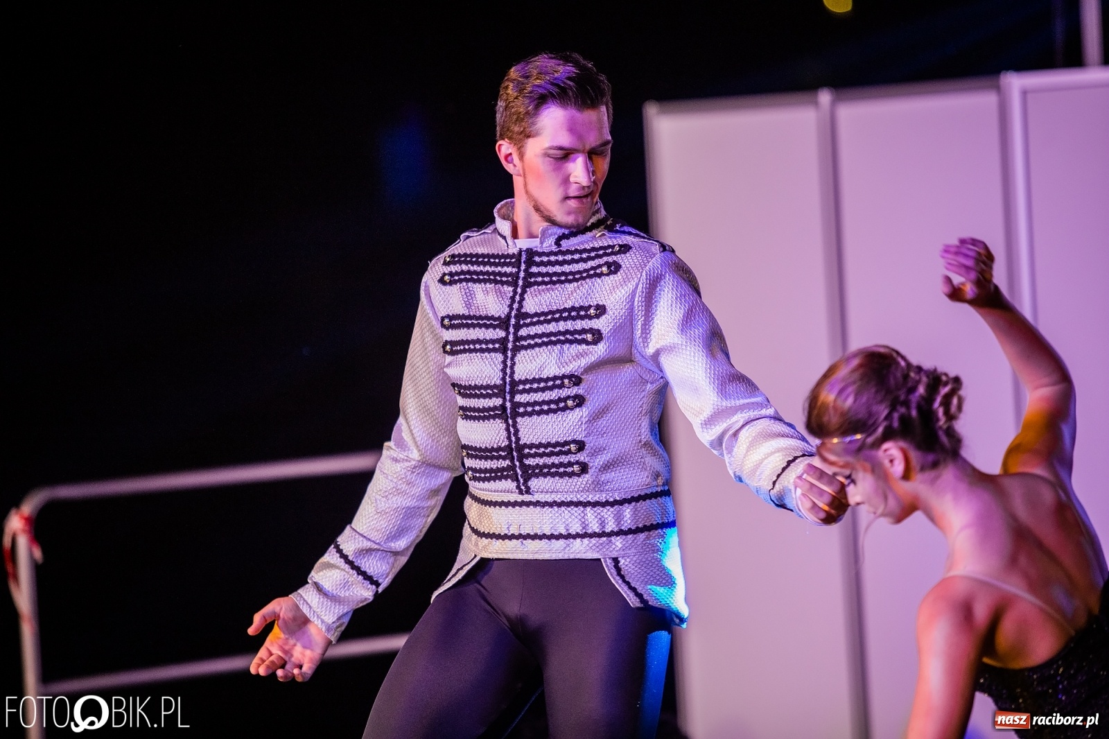 Zdjęcie w galerii na portalu naszraciborz.pl: Zaklęty łabędź zdobył Racibórz [FOTO]  wiadomości z regionu