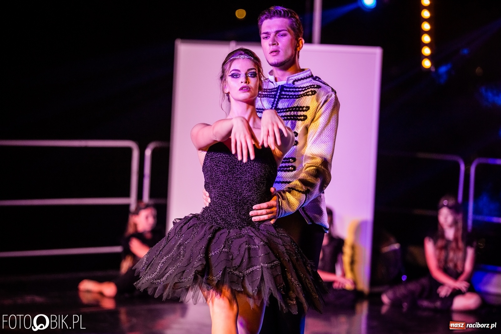 Zdjęcie w galerii na portalu naszraciborz.pl: Zaklęty łabędź zdobył Racibórz [FOTO]  wiadomości z regionu