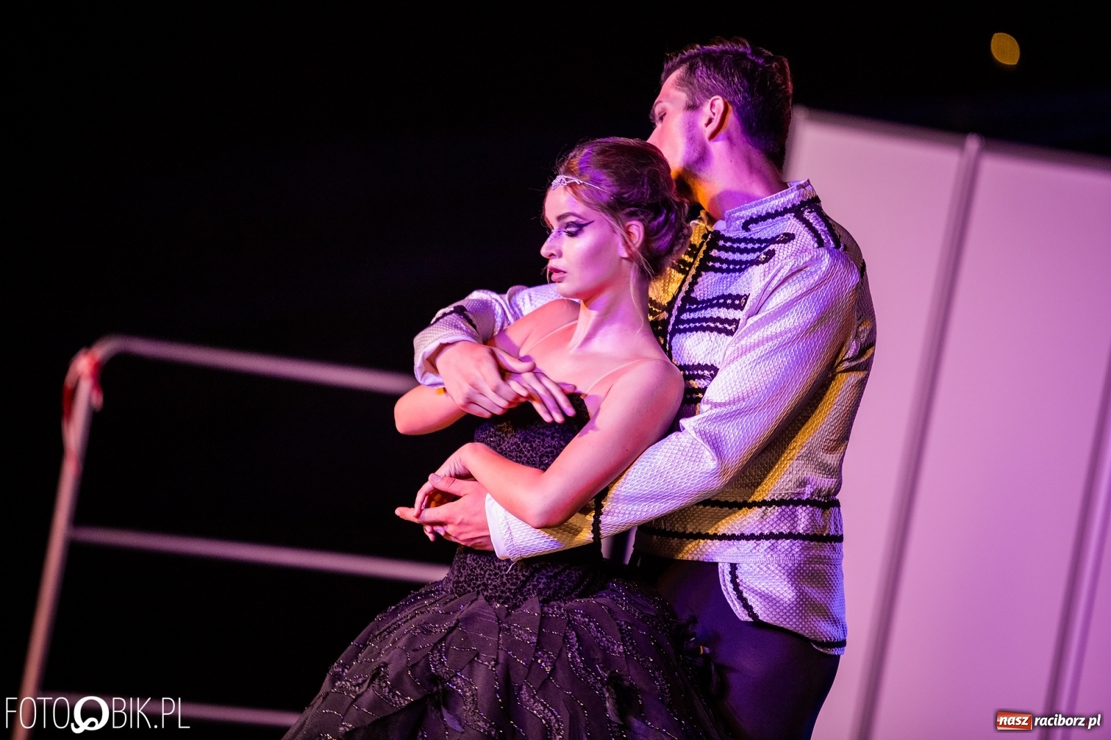 Zdjęcie w galerii na portalu naszraciborz.pl: Zaklęty łabędź zdobył Racibórz [FOTO]  wiadomości z regionu