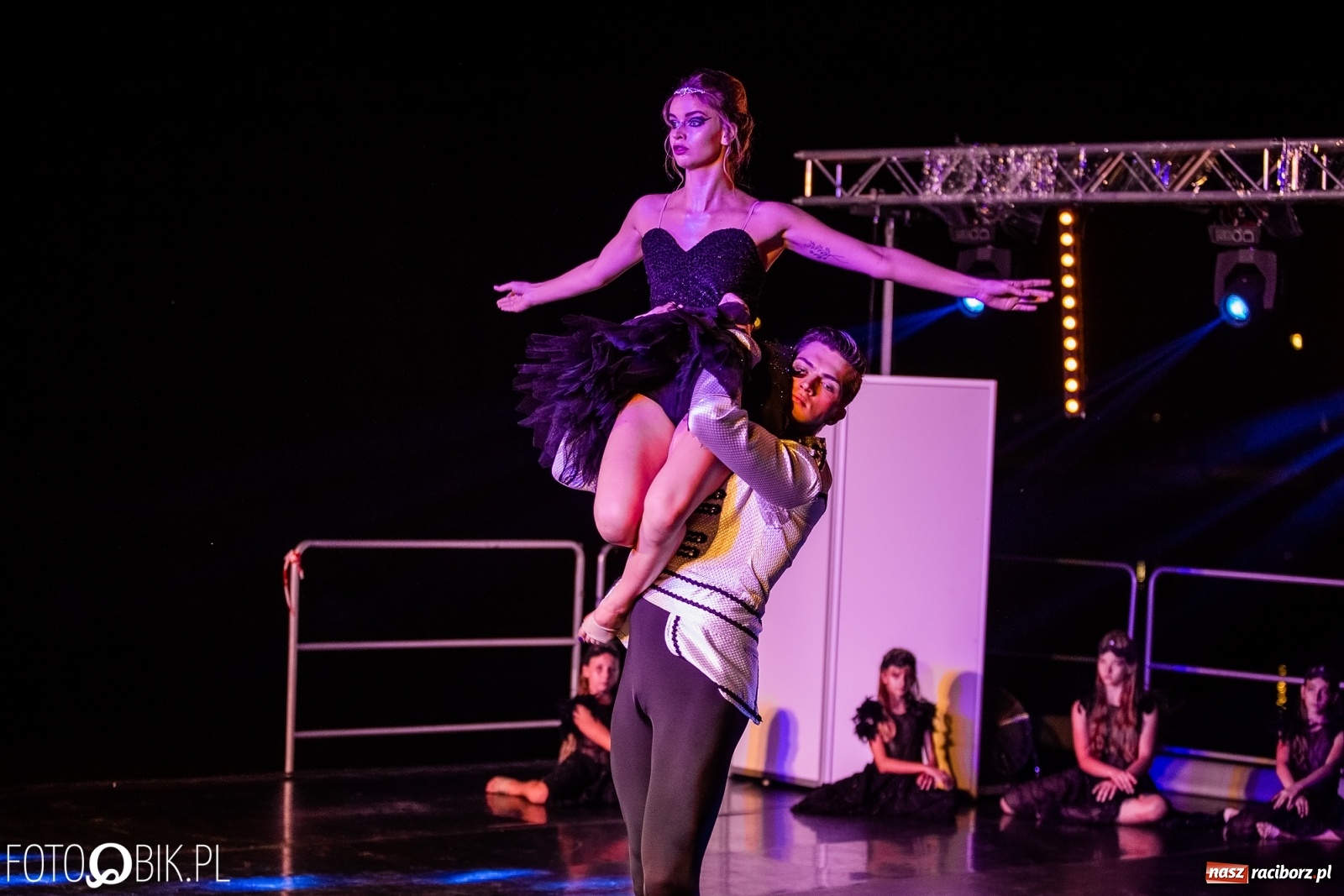 Zdjęcie w galerii na portalu naszraciborz.pl: Zaklęty łabędź zdobył Racibórz [FOTO]  wiadomości z regionu