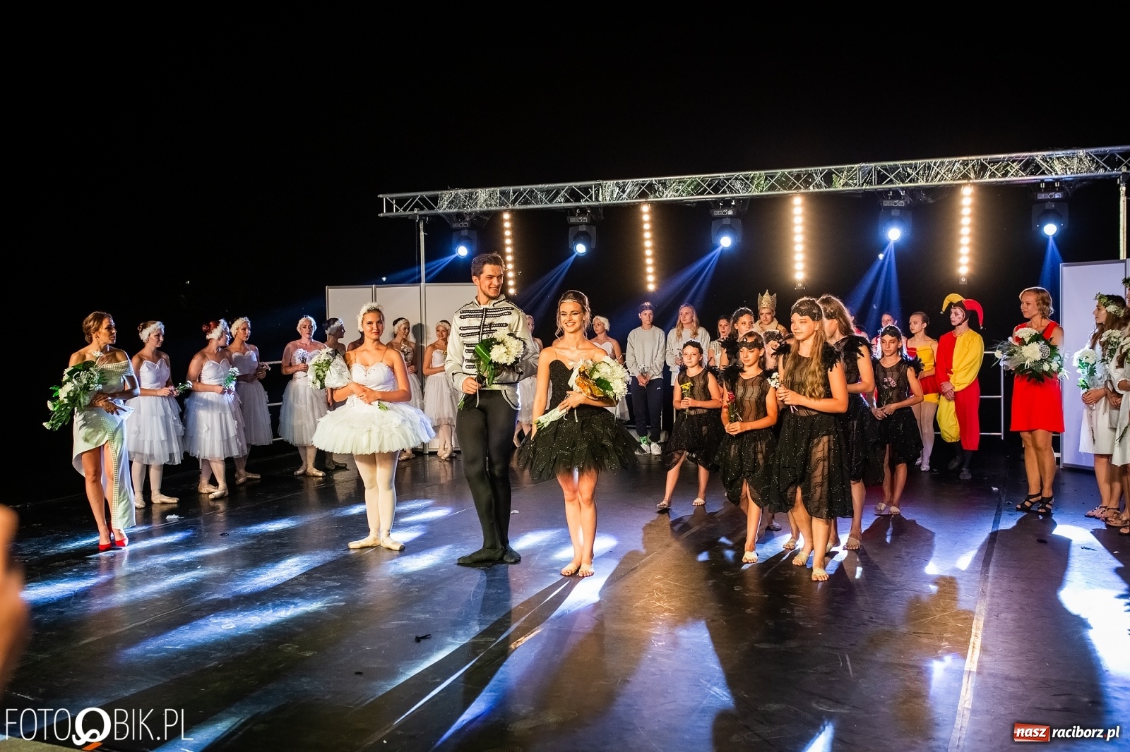 Zdjęcie w galerii na portalu naszraciborz.pl: Zaklęty łabędź zdobył Racibórz [FOTO]  wiadomości z regionu