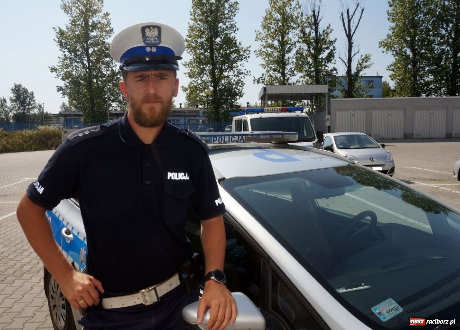 Zdjęcie w galerii na portalu naszraciborz.pl: Na porsche wystarczy rower! Bohaterski policjant z Rybnika wiadomości z regionu