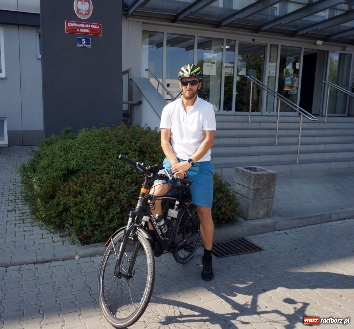 Zdjęcie w galerii na portalu naszraciborz.pl: Na porsche wystarczy rower! Bohaterski policjant z Rybnika wiadomości z regionu