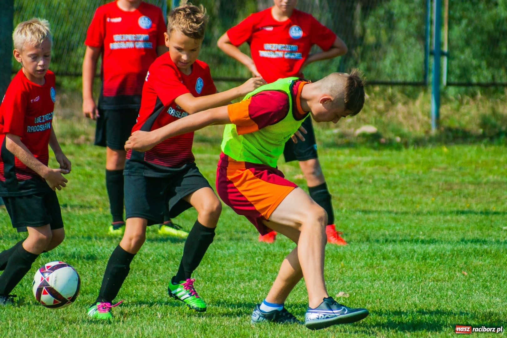 Zdjęcie w galerii na portalu naszraciborz.pl: Piłkarskie zmagania Kids Challenge 2019 w Zawadzie Książęcej [FOTO i WIDEO] wiadomości z regionu