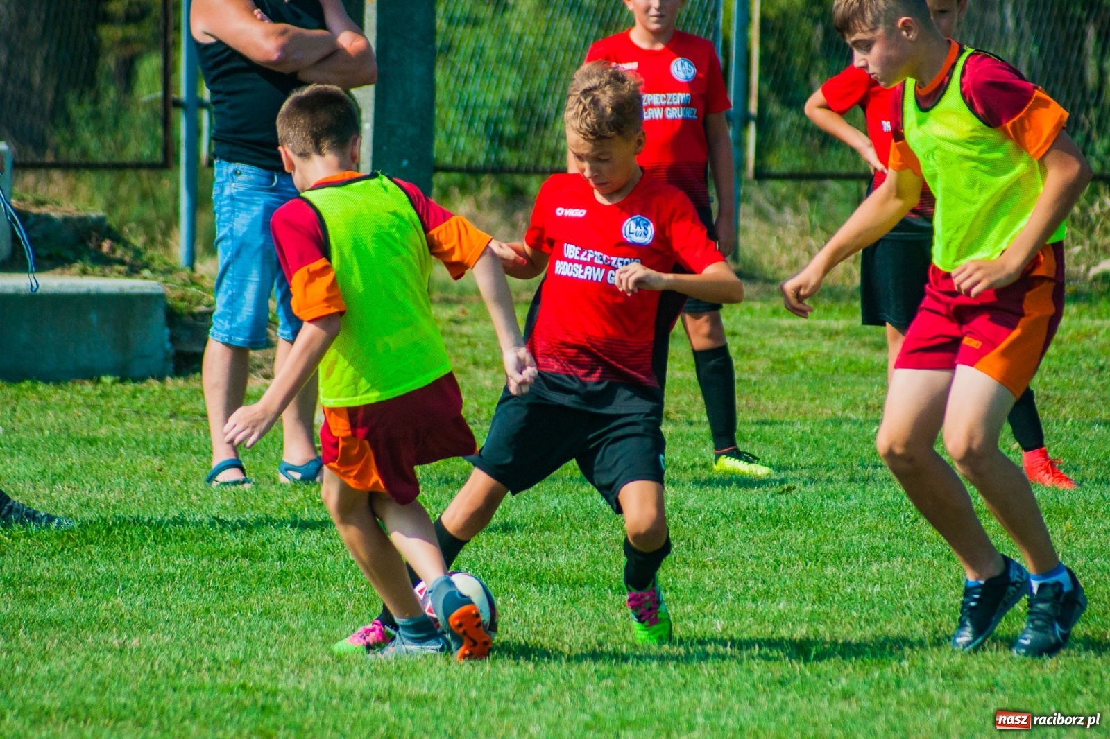 Zdjęcie w galerii na portalu naszraciborz.pl: Piłkarskie zmagania Kids Challenge 2019 w Zawadzie Książęcej [FOTO i WIDEO] wiadomości z regionu