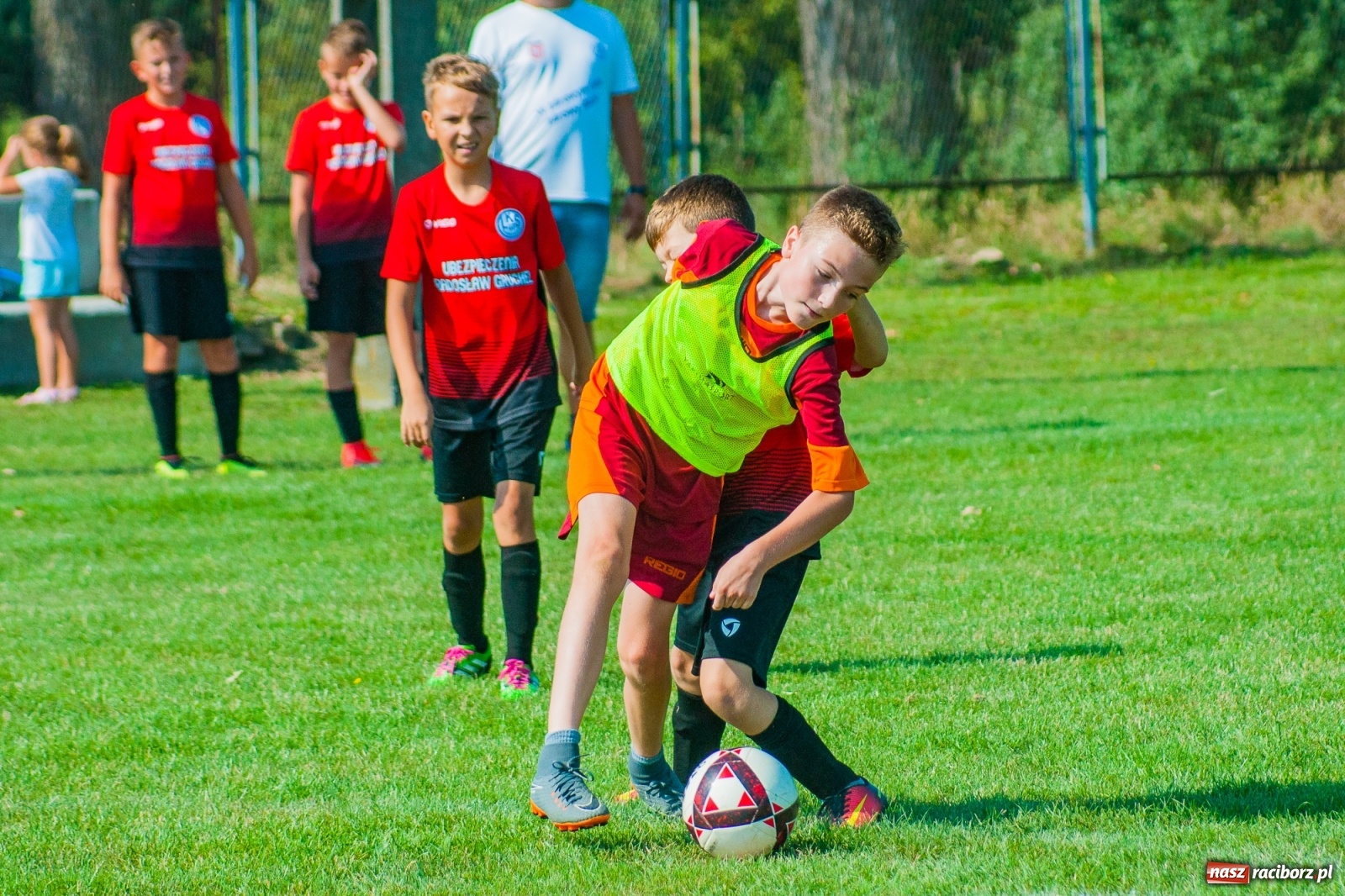 Zdjęcie w galerii na portalu naszraciborz.pl: Piłkarskie zmagania Kids Challenge 2019 w Zawadzie Książęcej [FOTO i WIDEO] wiadomości z regionu