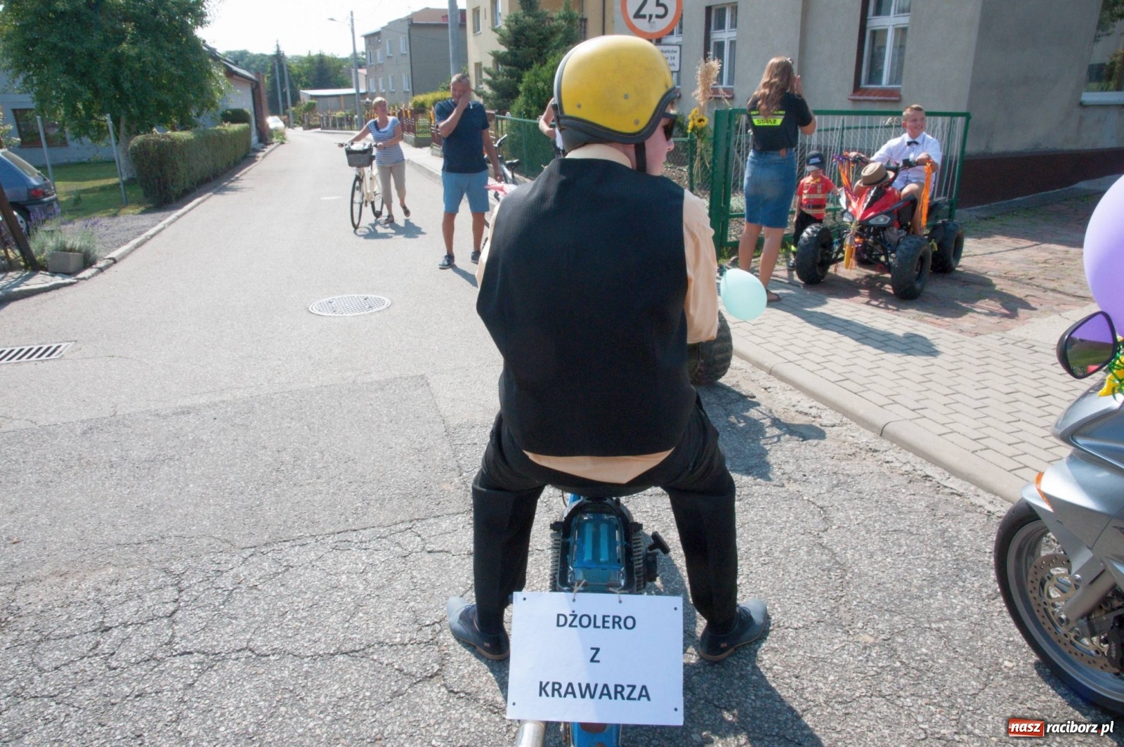 Zdjęcie w galerii na portalu naszraciborz.pl: Dożynki w Krowiarkach z Dionizosem i jego świtą [FOTO i WIDEO]  wiadomości z regionu