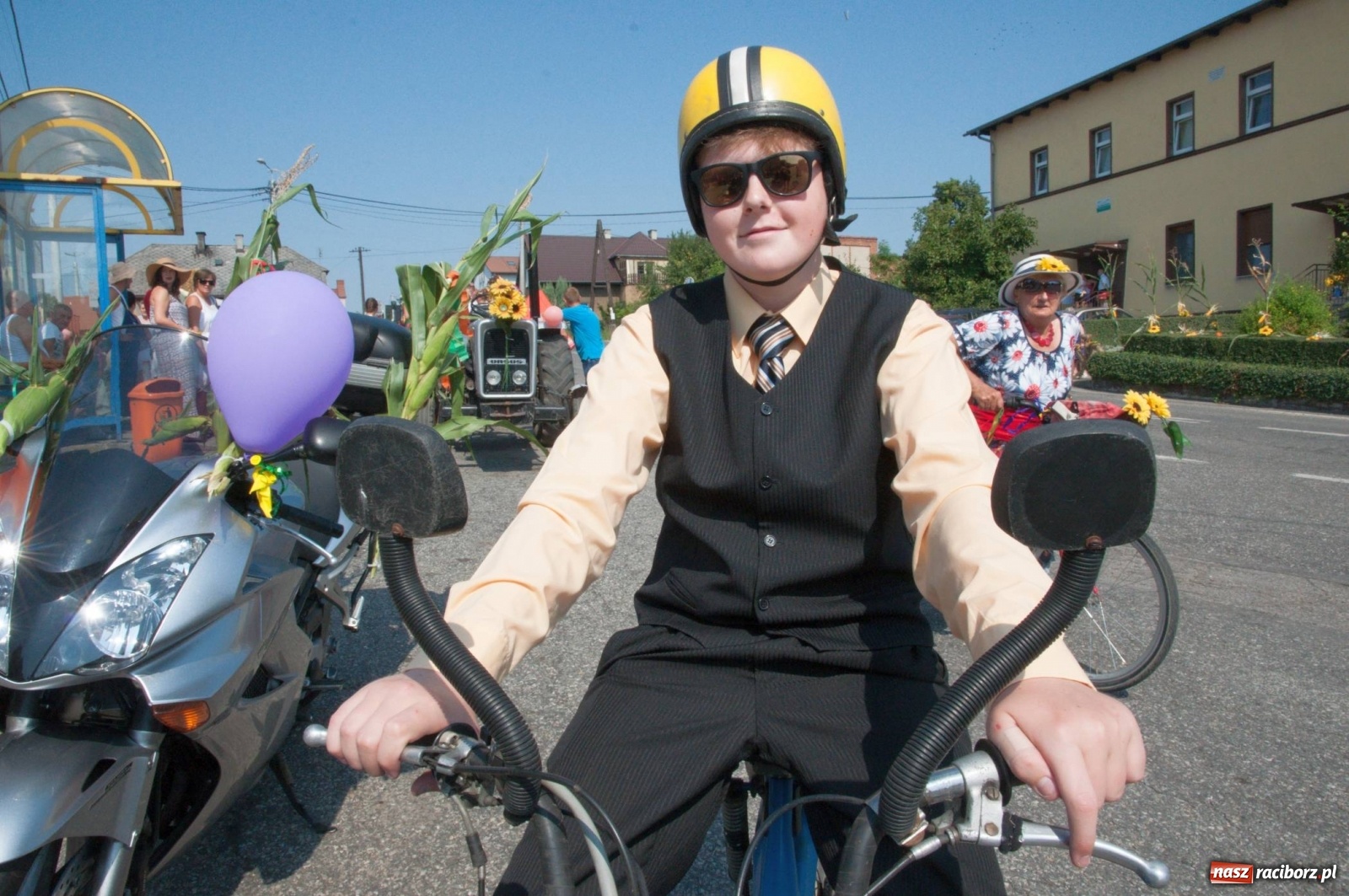 Zdjęcie w galerii na portalu naszraciborz.pl: Dożynki w Krowiarkach z Dionizosem i jego świtą [FOTO i WIDEO]  wiadomości z regionu
