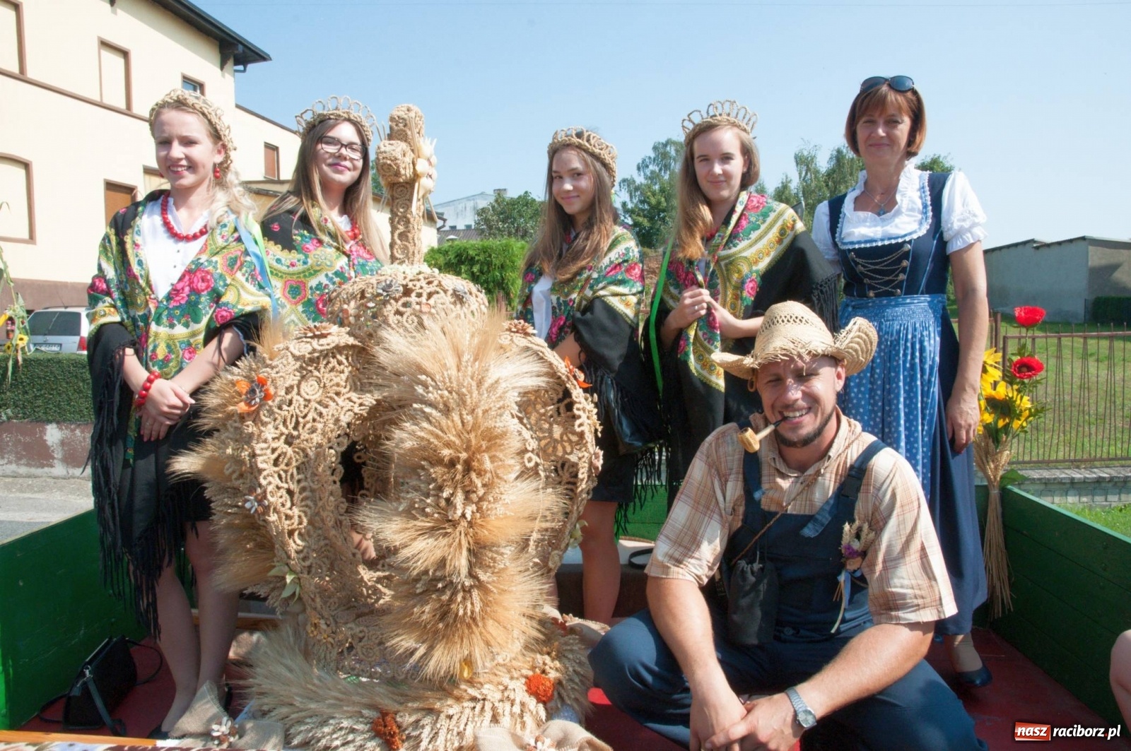 Zdjęcie w galerii na portalu naszraciborz.pl: Dożynki w Krowiarkach z Dionizosem i jego świtą [FOTO i WIDEO]  wiadomości z regionu
