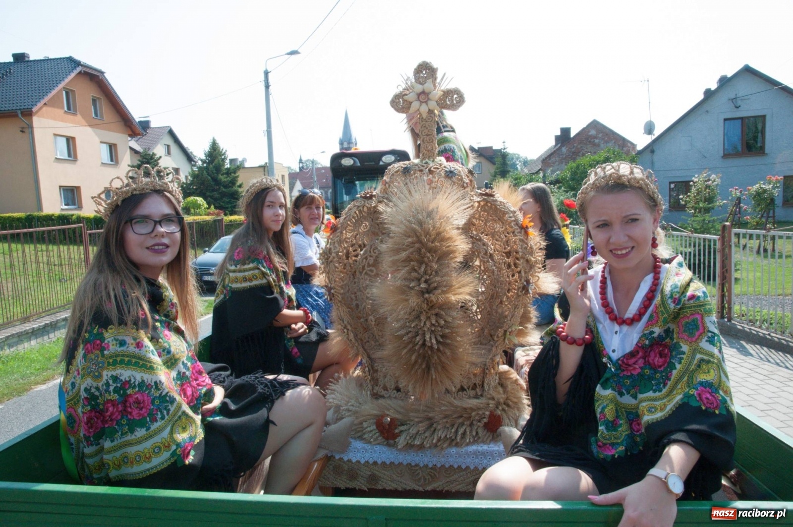 Zdjęcie w galerii na portalu naszraciborz.pl: Dożynki w Krowiarkach z Dionizosem i jego świtą [FOTO i WIDEO]  wiadomości z regionu