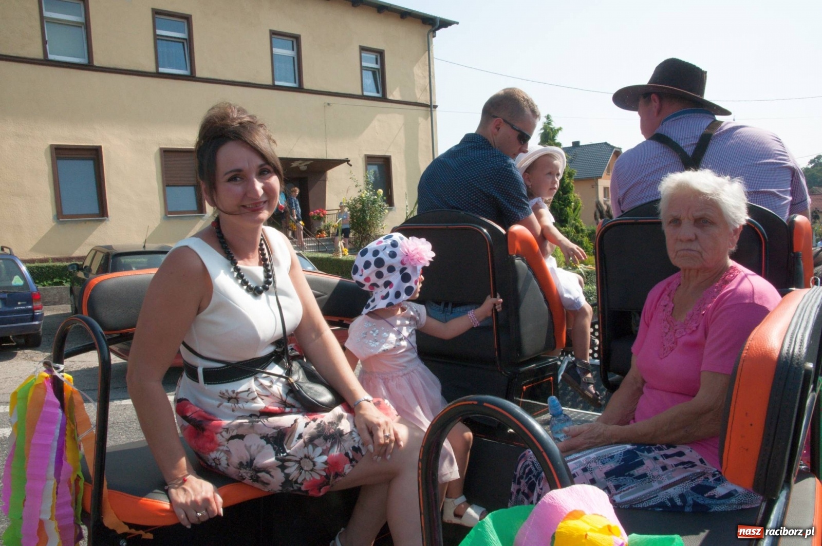 Zdjęcie w galerii na portalu naszraciborz.pl: Dożynki w Krowiarkach z Dionizosem i jego świtą [FOTO i WIDEO]  wiadomości z regionu