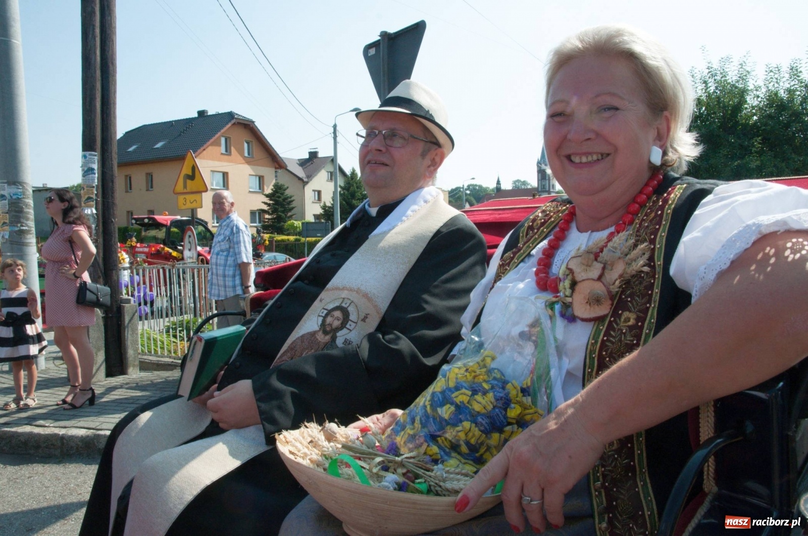 Zdjęcie w galerii na portalu naszraciborz.pl: Dożynki w Krowiarkach z Dionizosem i jego świtą [FOTO i WIDEO]  wiadomości z regionu